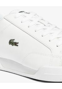 Lacoste - LACOSTE - Skórzane sneakersy z logo TWIN SERVE. Kolor: biały. Materiał: skóra. Wzór: haft. Sport: tenis #7
