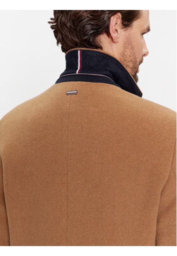 TOMMY HILFIGER - Tommy Hilfiger Płaszcz wełniany MW0MW32963 Brązowy Regular Fit. Kolor: brązowy. Materiał: wełna, syntetyk