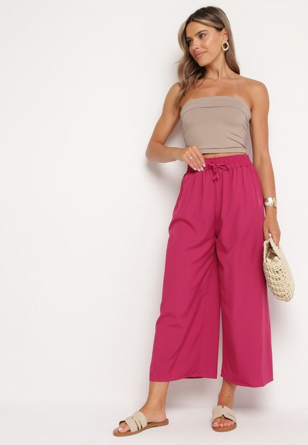 Born2be - Ciemnofioletowe Szerokie Spodnie z Wysokim Stanem Wiskozą i Gumką w Pasie Criseldas. Okazja: do pracy, na co dzień, na spotkanie biznesowe. Stan: podwyższony. Kolor: fioletowy. Materiał: wiskoza. Długość: długie. Styl: casual, elegancki, biznesowy