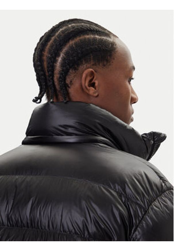 Blauer Kurtka puchowa 25WBLUK03147 Czarny Regular Fit. Kolor: czarny. Materiał: syntetyk