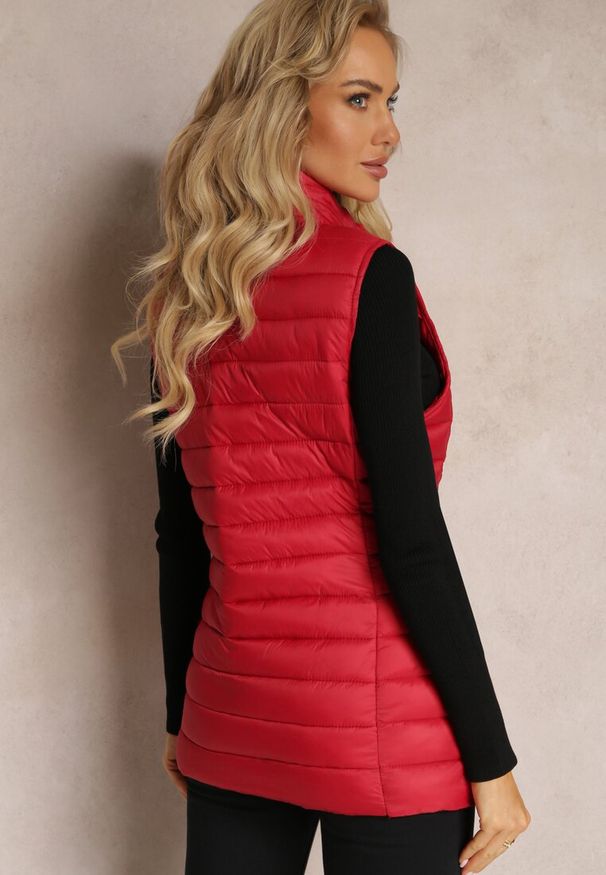 Renee - Czerwona Pikowana Kamizelka z Zasuwanymi Kieszeniami Miwesa. Kolor: czerwony