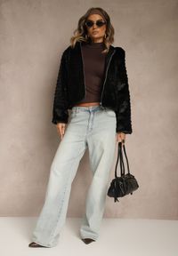 Renee - Czarna Futerkowa Kurtka z Kapturem Zapinana na Suwak Olarresa. Okazja: na co dzień. Typ kołnierza: kaptur. Kolor: czarny. Materiał: jeans, poliester. Długość: krótkie. Styl: casual, elegancki #4