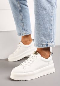Born2be - Białe Sneakersy na Platformie ze Skórzaną Wkładką Limelta. Kolor: biały. Materiał: skóra. Obcas: na platformie #1