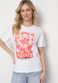 Born2be - Biały T-shirt z Aplikacją 3D Eohna. Okazja: na co dzień. Kolor: biały. Materiał: jeans. Wzór: aplikacja. Styl: sportowy, casual, klasyczny #6