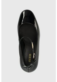 Guess czółenka TEMIS kolor czarny na słupku FL7TMS PAF08. Nosek buta: okrągły. Kolor: czarny. Materiał: skóra. Obcas: na słupku. Wysokość obcasa: średni #3