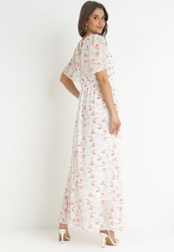 Born2be - Biała Sukienka z Gumką w Pasie i Kopertowym Dekoltem Roselita. Kolor: biały. Typ sukienki: kopertowe