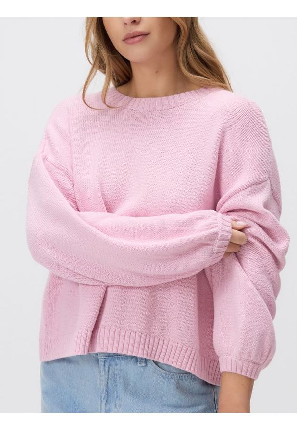 Reserved - Sweter z wiązaniem z tyłu - różowy. Kolor: różowy. Materiał: dzianina, bawełna