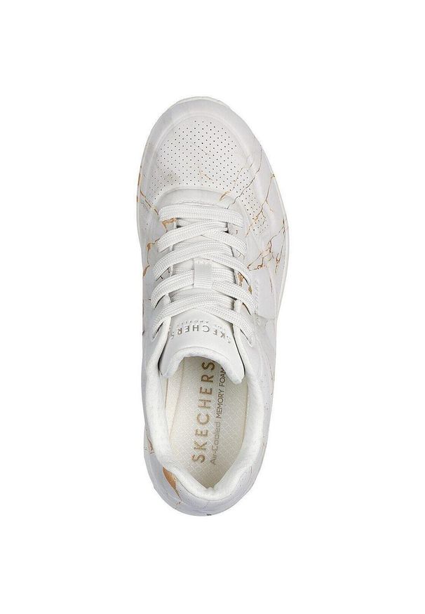 skechers - Adidasy Skechers Uno - Marbel Marvel, Kobiety. Kolor: biały. Materiał: syntetyk, materiał. Wzór: motyw z bajki. Sport: turystyka piesza