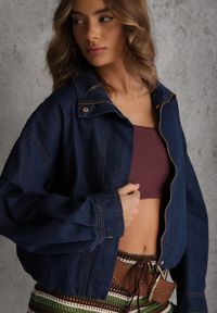 Renee - Niebieska Przejściowa Kurtka Jeansowa Balloon z Bawełny z Kołnierzykiem Abijena. Kolor: niebieski. Materiał: bawełna, jeans. Wzór: koronka. Styl: elegancki, wizytowy #2