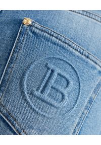 Balmain - BALMAIN - Jeansowe spodnie z wysokim stanem. Stan: podwyższony. Kolor: niebieski. Wzór: haft #6