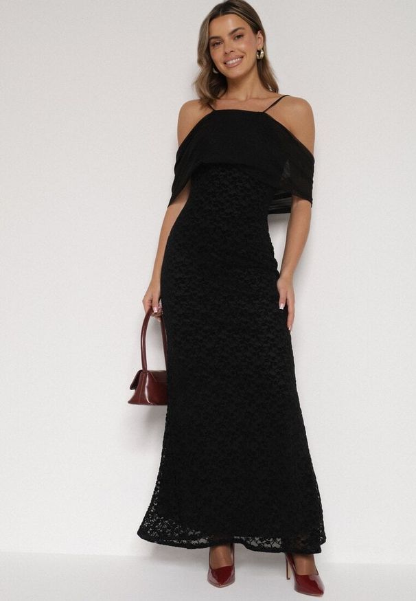 Born2be - Czarna Asymetryczna Sukienka z Falbaną Nawedina. Kolor: czarny. Materiał: poliester. Typ sukienki: asymetryczne