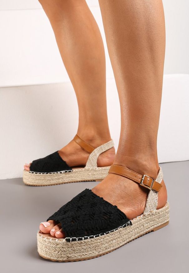 Renee - Czarne Sandały Plecione w Stylu Espadryli na Platformie z Juty Garita. Kolor: czarny. Wzór: ażurowy. Sezon: lato. Obcas: na platformie