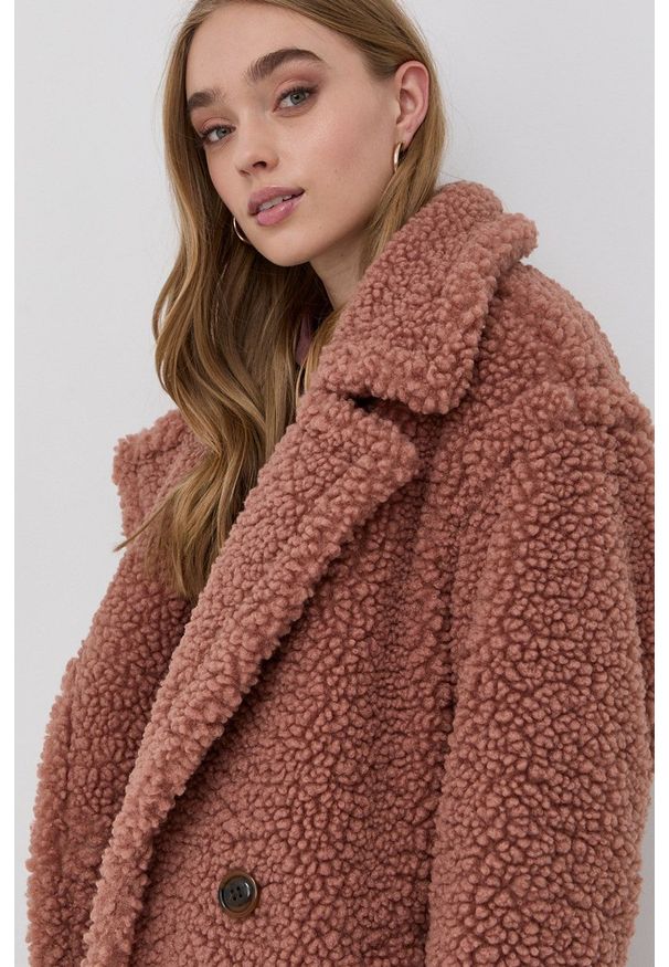 Ugg - UGG Płaszcz damski kolor różowy przejściowy dwurzędowy. Kolor: różowy