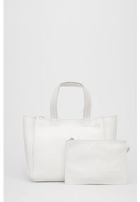 Patrizia Pepe torebka skórzana kolor biały. Kolor: biały. Wzór: nadruk. Materiał: skórzane. Rodzaj torebki: na ramię