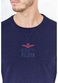 Aeronautica Militare - AERONAUTICA MILITARE Granatowy longsleeve męski z wyszywanym logo. Kolor: niebieski. Długość rękawa: długi rękaw