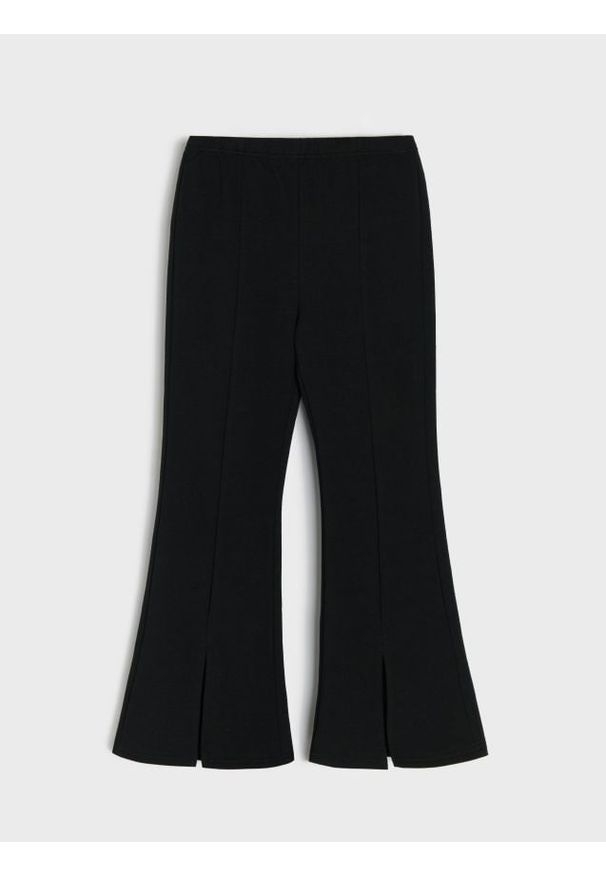 Sinsay - Spodnie flare z ozdobnymi rozcięciami - czarny. Kolor: czarny