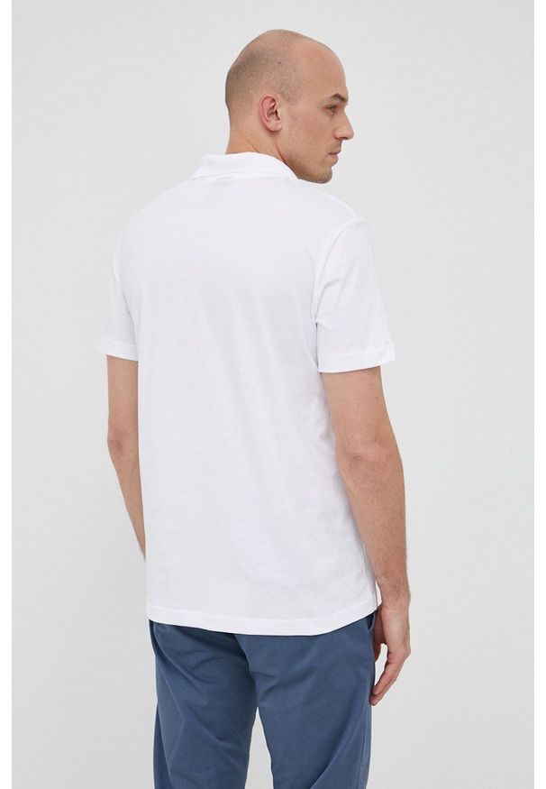 Armani Exchange Polo bawełniane kolor biały z nadrukiem. Okazja: na co dzień. Typ kołnierza: polo. Kolor: biały. Materiał: bawełna. Długość: krótkie. Wzór: nadruk. Styl: casual