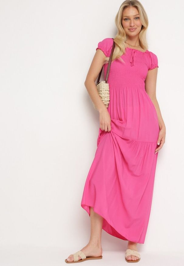 Born2be - Różowa Wiskozowa Sukienka Typu Hiszpanka z Marszczoną Górą Moalle. Okazja: na spacer. Typ kołnierza: dekolt hiszpanka. Kolor: różowy. Materiał: wiskoza. Styl: elegancki, klasyczny