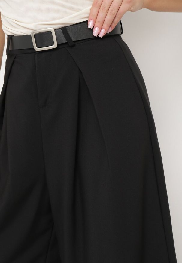 Born2be - Czarne Spodnie z Szerokimi Nogawkami Palazzo i Paskiem z Klamrą Pietalina. Stan: podwyższony. Kolor: czarny. Materiał: tkanina. Styl: klasyczny