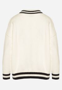 Born2be - Jasnobeżowy Sweter z Domieszką Kaszmiru w Stylu Preppy Liendria. Okazja: do pracy, na co dzień, na spotkanie biznesowe. Kolor: beżowy. Materiał: kaszmir. Wzór: aplikacja. Styl: casual, klasyczny, biznesowy #6