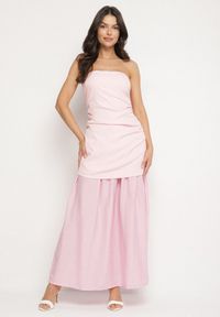 Born2be - Różowa Koktajlowa Sukienka Typu Bandeau z Marszczeniem Izelessa. Okazja: na imprezę. Kolor: różowy. Styl: wizytowy #1