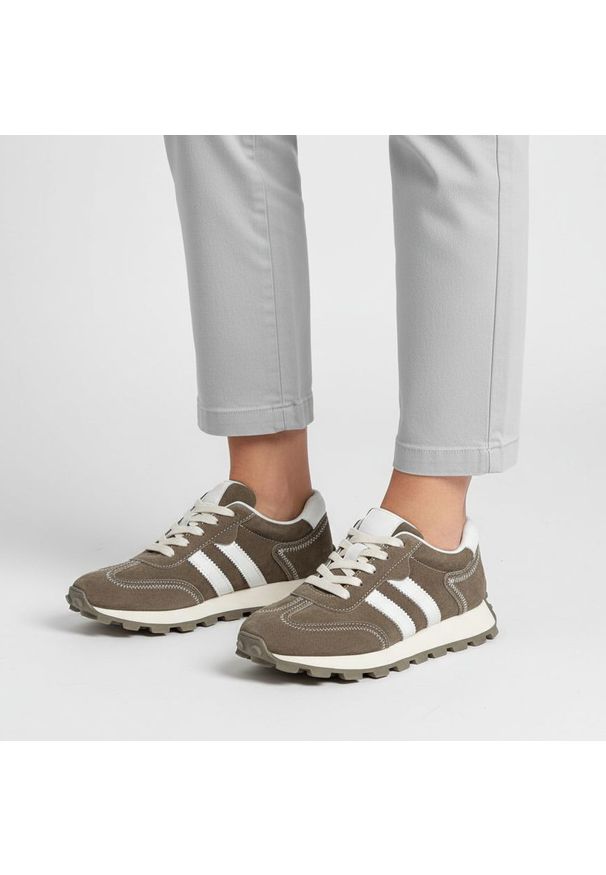 Sneakersy damskie S.Barski, cholewka ze skóry naturalnej zamszowej z tekstylnymi panelami kontrastowe wstawki boczne klasyczne sznurowaniem masywna p. Okazja: na co dzień. Zapięcie: sznurówki. Kolor: zielony. Materiał: zamsz, skóra. Szerokość cholewki: normalna