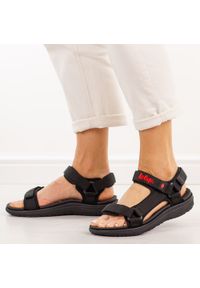 Czarne sandały damskie Lee Cooper 4423. Zapięcie: rzepy. Kolor: czarny. Materiał: tkanina. Sezon: lato, wiosna. Sport: turystyka piesza #1