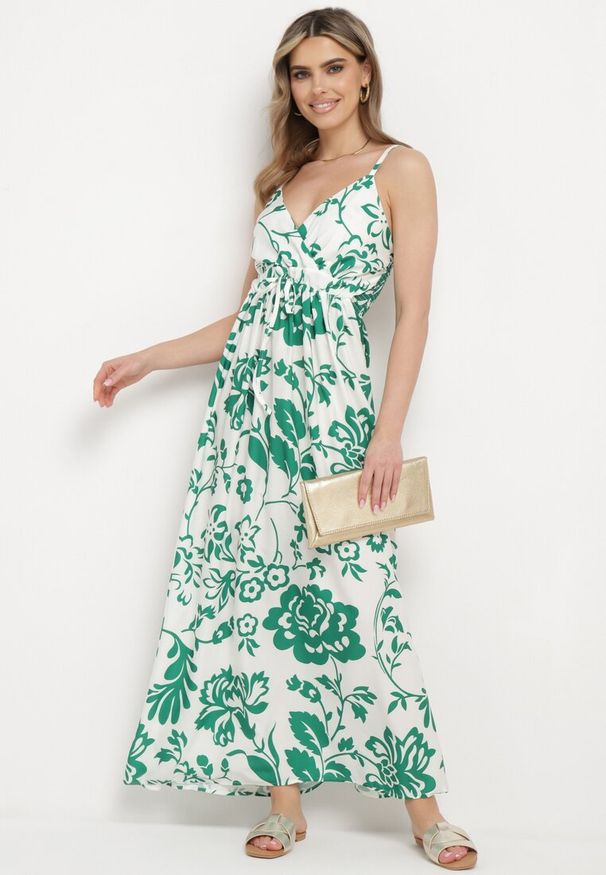 Born2be - Zielono-Biała Sukienka na Regulowanych Ramiączkach z Gumkami na Plecach Ściągana Troczkiem Harnela. Okazja: na co dzień. Kolor: zielony. Długość rękawa: na ramiączkach. Typ sukienki: proste. Styl: klasyczny, casual, elegancki