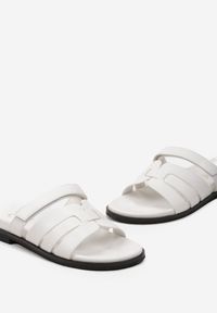 Born2be - Białe Klapki Gladiatorki z Wycięciami Aquatta. Nosek buta: okrągły. Kolor: biały. Materiał: guma. Sezon: lato. Obcas: na obcasie. Styl: klasyczny. Wysokość obcasa: niski #6