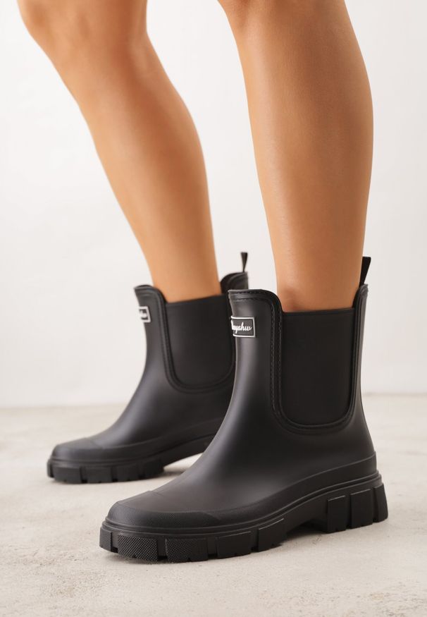 Born2be - Czarne Kalosze o Fasonie Sztybletów z Antypoślizgową Podeszwą Uemaeno. Okazja: na co dzień. Kolor: czarny. Materiał: jeans. Styl: casual, klasyczny