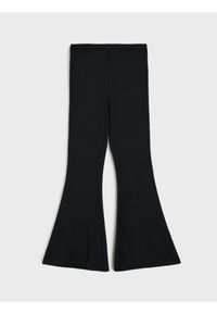 Sinsay - Prążkowane legginsy flare - czarny. Kolor: czarny. Materiał: prążkowany #1