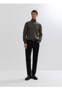 Reserved - Golf z wełny merino - ciemnozielony. Typ kołnierza: golf. Kolor: zielony. Materiał: wełna