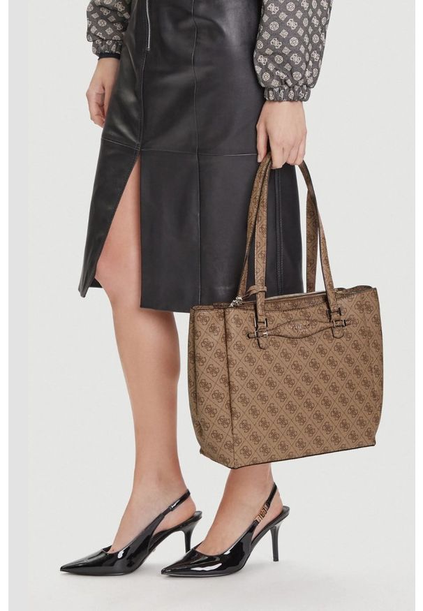 Guess - GUESS Brązowa shopperka damska Katya Multi. Kolor: brązowy. Materiał: skórzane