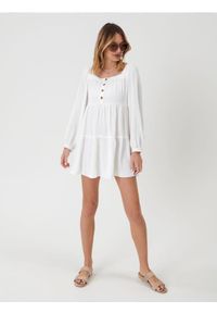 Sinsay - Sukienka mini babydoll - kremowy. Kolor: kremowy. Długość: mini