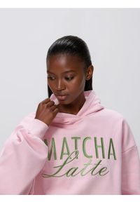 Reserved - Bluza oversize z haftem - pastelowy róż. Kolor: różowy. Materiał: dzianina, bawełna. Wzór: haft #1