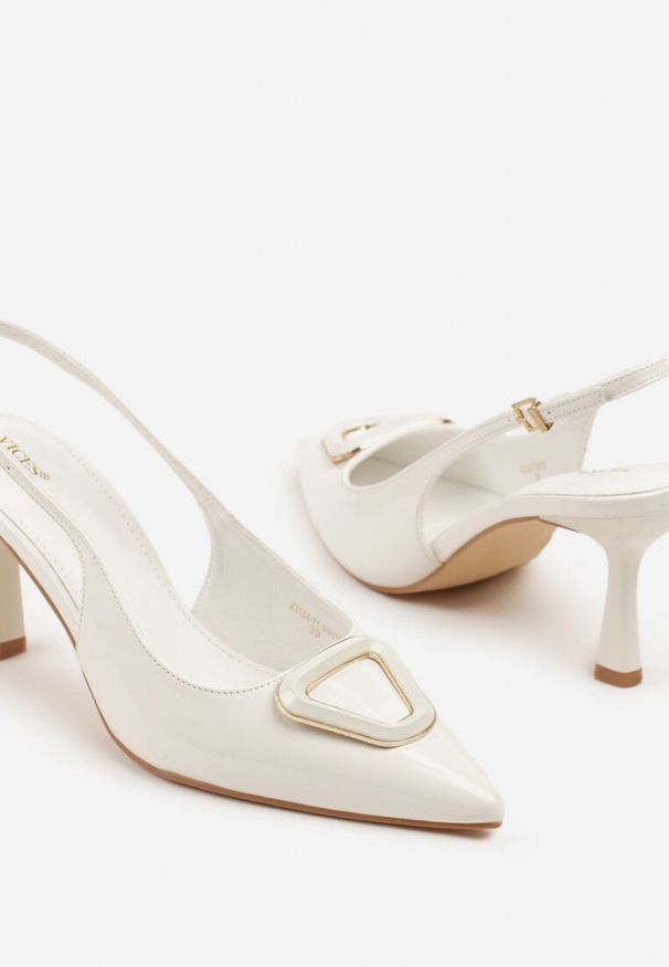 Renee - Białe Sandały na Szpilce Vices Slingback Lakierowane z Ozdobą Ataloria. Okazja: na co dzień. Zapięcie: sprzączka. Kolor: biały. Materiał: lakier. Wzór: aplikacja. Obcas: na szpilce. Styl: klasyczny, elegancki, casual