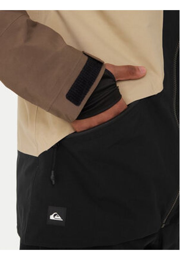 Quiksilver Kurtka snowboardowa Forever Stretch Goretex Jk EQYTJ03477 Brązowy Modern Fit. Kolor: brązowy. Materiał: syntetyk. Technologia: Gore-Tex. Sport: snowboard