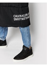 Calvin Klein Jeans Kurtka puchowa J30J318656 Czarny Relaxed Fit. Kolor: czarny. Materiał: syntetyk