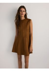 Reserved - Sukienka mini z imitacji zamszu - brązowy. Kolor: brązowy. Materiał: zamsz. Długość: mini #1