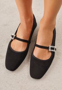 Born2be - Czarne Balerinki z Imitacji Zamszu z Paskiem z Biżuteryjną Klamerką Elintora. Okazja: na co dzień, do pracy, na spotkanie biznesowe. Zapięcie: pasek. Kolor: czarny. Materiał: zamsz. Styl: klasyczny, casual, biznesowy, elegancki #2