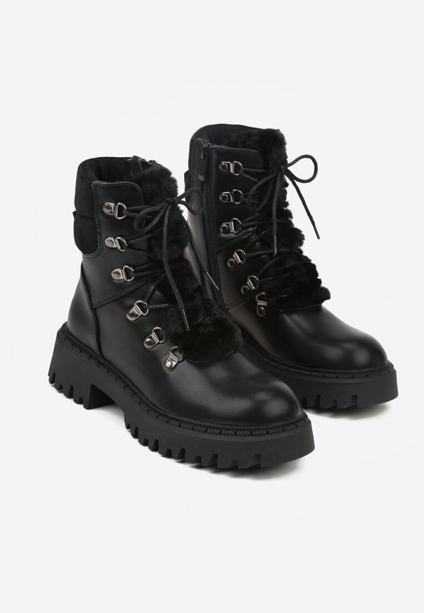 Born2be - Czarne Causualowe Trapery Zdobione Futerkiem na Języku Charnas. Okazja: na co dzień, na spacer. Kolor: czarny. Materiał: futro. Szerokość cholewki: normalna. Wzór: aplikacja. Styl: casual, klasyczny