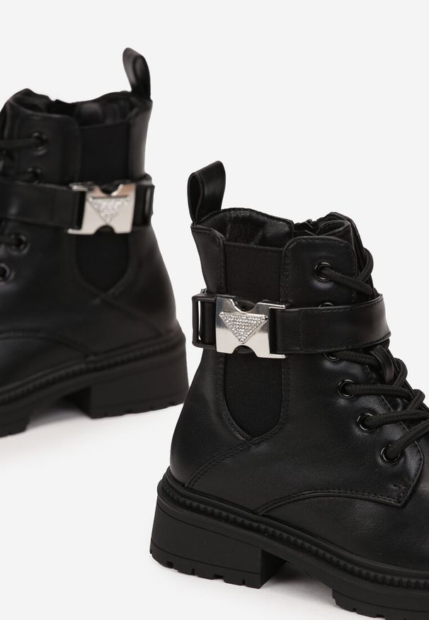 Born2be - Czarne Botki Workery z Ozdobną Klamerką Hasija. Kolor: czarny. Styl: elegancki
