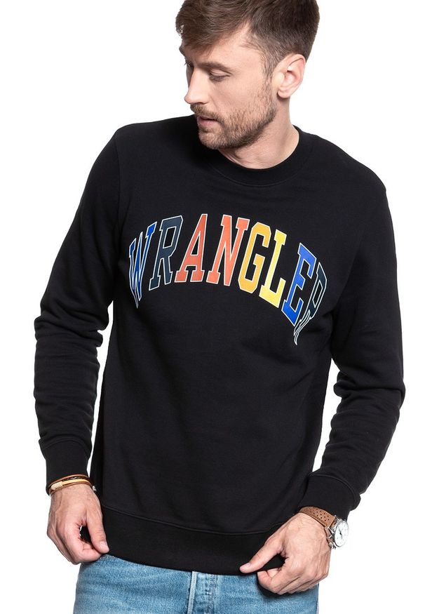 Wrangler - MĘSKA BLUZA WRANGLER LOGO SWEAT BLACK W6B6HY100 112130691. Wzór: nadruk