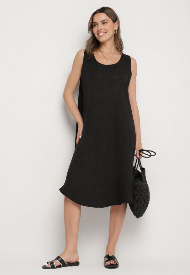 Born2be - Czarna Rozkloszowana Klasyczna Sukienka Lunetira. Okazja: na spacer, na co dzień. Kolor: czarny. Materiał: jeans. Typ sukienki: proste. Styl: klasyczny