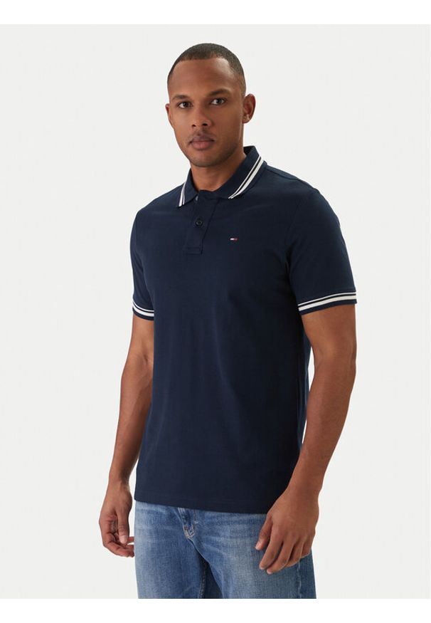 Tommy Jeans Polo DM0DM22700 Granatowy Regular Fit. Typ kołnierza: polo. Kolor: niebieski. Materiał: bawełna