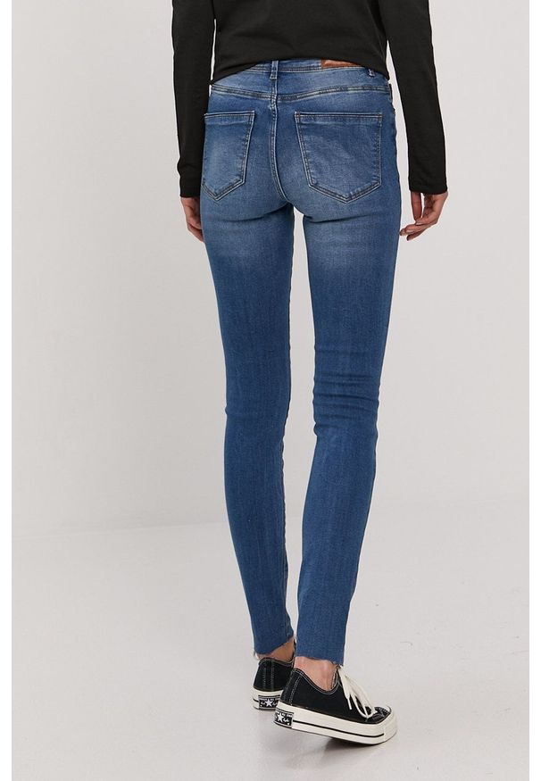 Vero Moda Jeansy damskie medium waist. Kolor: niebieski