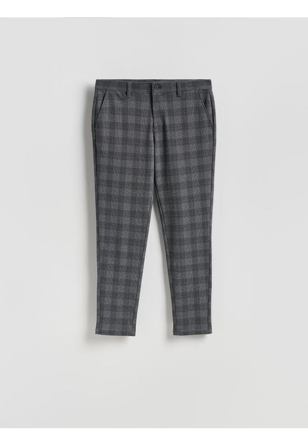 Reserved - Spodnie slim fit w kratę - ciemnoszary. Kolor: szary. Materiał: tkanina, wiskoza