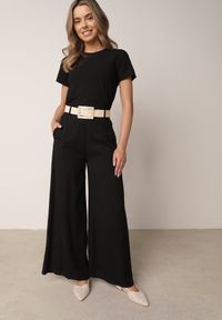 Born2be - Czarny Gładki T-shirt w Klasycznym Stylu Salodone. Okazja: do pracy, na co dzień. Kolor: czarny. Materiał: materiał, jeans. Wzór: gładki. Styl: klasyczny #2