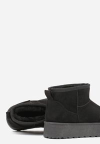 Born2be - Czarne Wsuwane Śniegowce z Imitacji Zamszu na Platformie Tusanala. Okazja: na co dzień. Zapięcie: bez zapięcia. Kolor: czarny. Materiał: zamsz. Sezon: zima. Styl: casual, elegancki #4