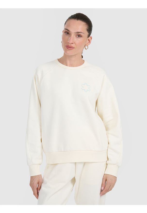 4f - 4F Bluza dresowa nierozpinana bez kaptura damska - biała XL. Okazja: na co dzień. Typ kołnierza: bez kaptura. Kolor: biały. Materiał: dresówka. Styl: casual